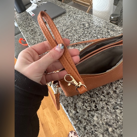Brown leather cross body purse with multiple pockets!! - Picture 7 of 8
